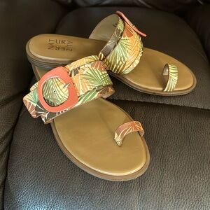 Naturalizer flat, toe sandals